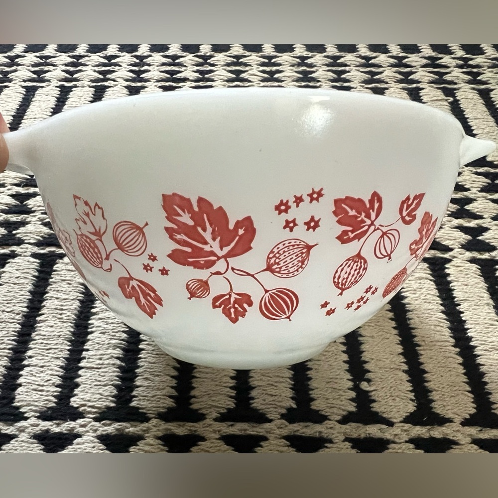 Vintage Pyrex Pink Gooseberry Cinderella Small Mixing Bowl 1 1/2 Pint #441 USA